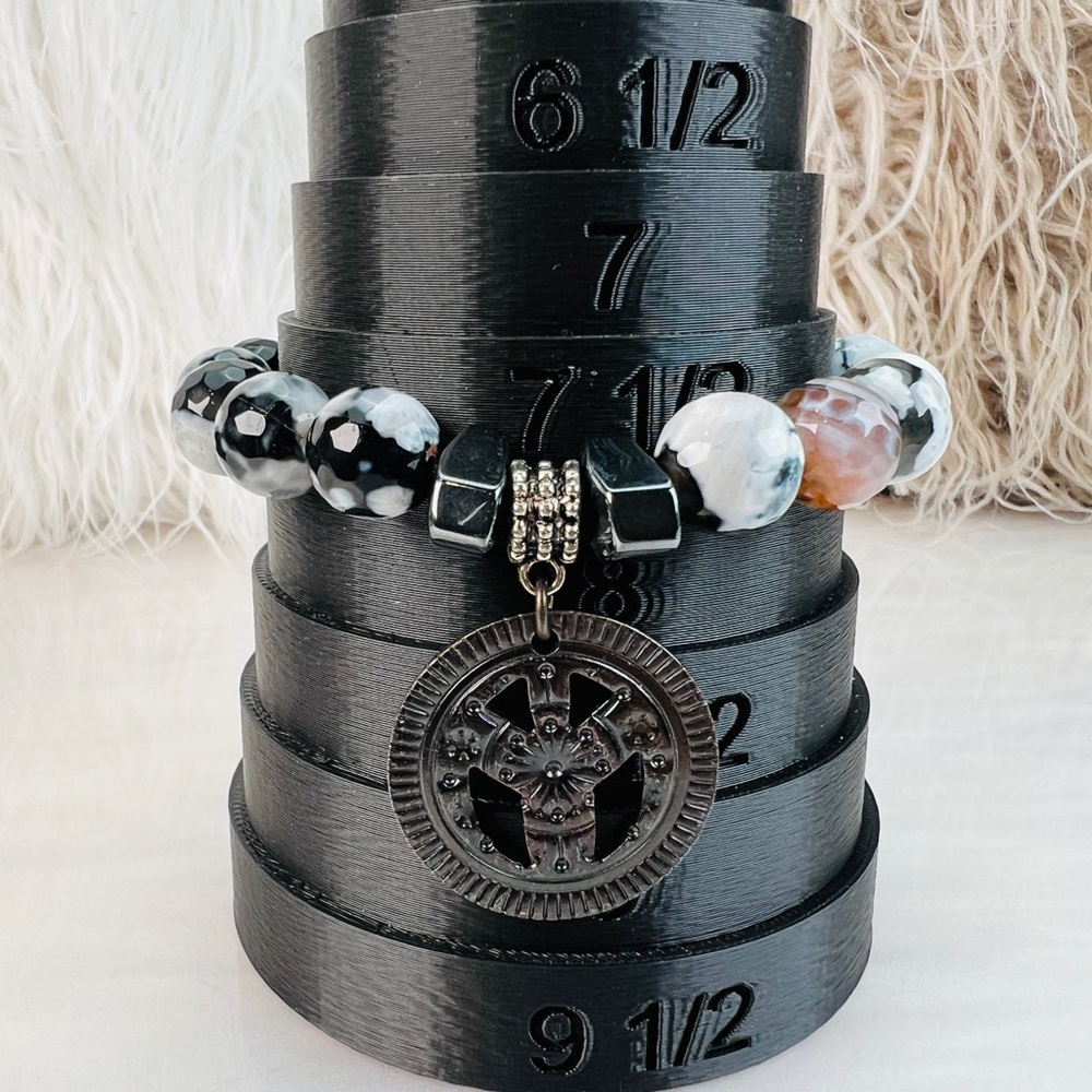 Bohemian chic beaded circle charm stretch bracelet - Picture 6 of 8